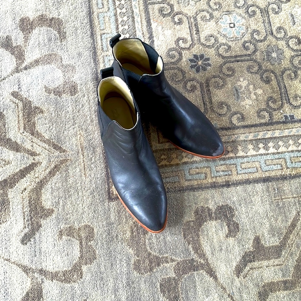 Nisolo Chelsea boots size 9
